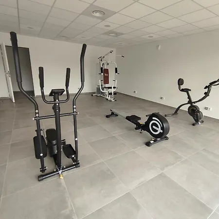 Studio 105, Tennis Wellness * آجد